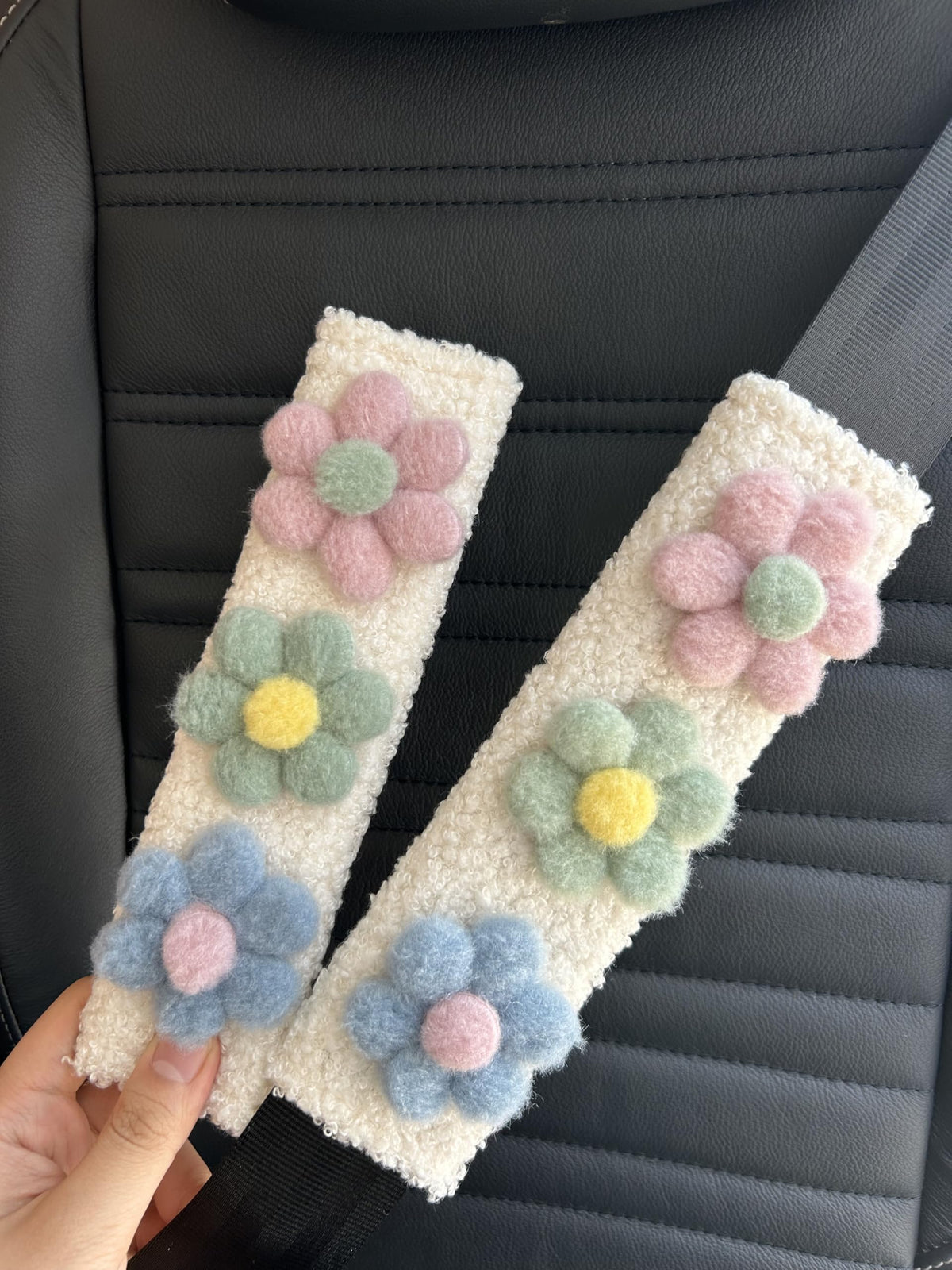 BNTR Car Seat Belt Cover 2 PCS Stocking Stuffers Cute Creative Flower Safety Seatbelt Shoulder Pad Auto Accessory Neck Cushion Protector Seatbelt Shoulder Protector Nice Gift (2-Pack Brown Flower)